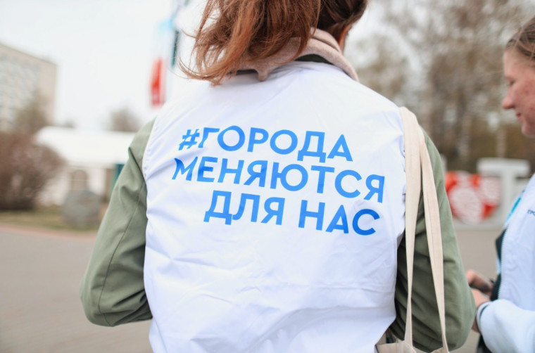 Волонтеры Томска активно помогают жителям города принять участие в голосовании за общественные территории, которые будут благоустроены в 2024 году в рамках федерального проекта «Формирование комфортной городской среды»..